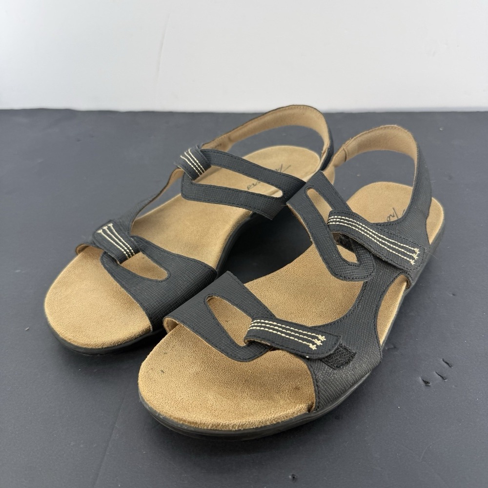 Trotters Women 9.5W Katrina Sandal in Black  Nunuck with Adjustable Hoop Straps